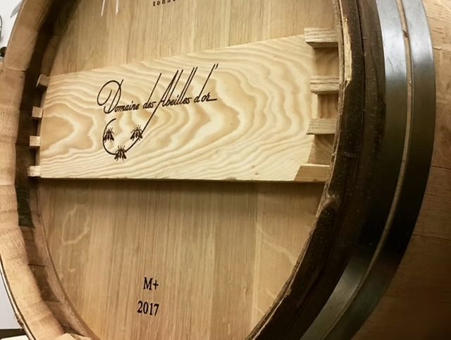 Fût gravé du Domaine des Abeilles d'Or