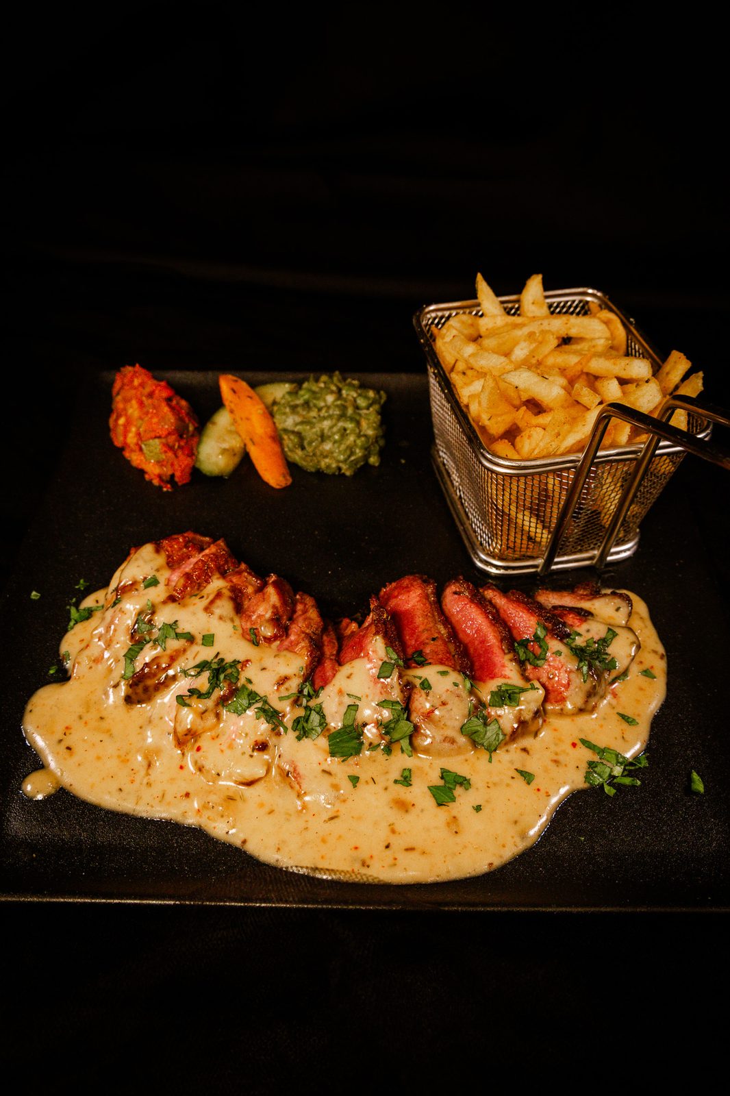 Entrecôte tranchée nappée de sauce au bleu