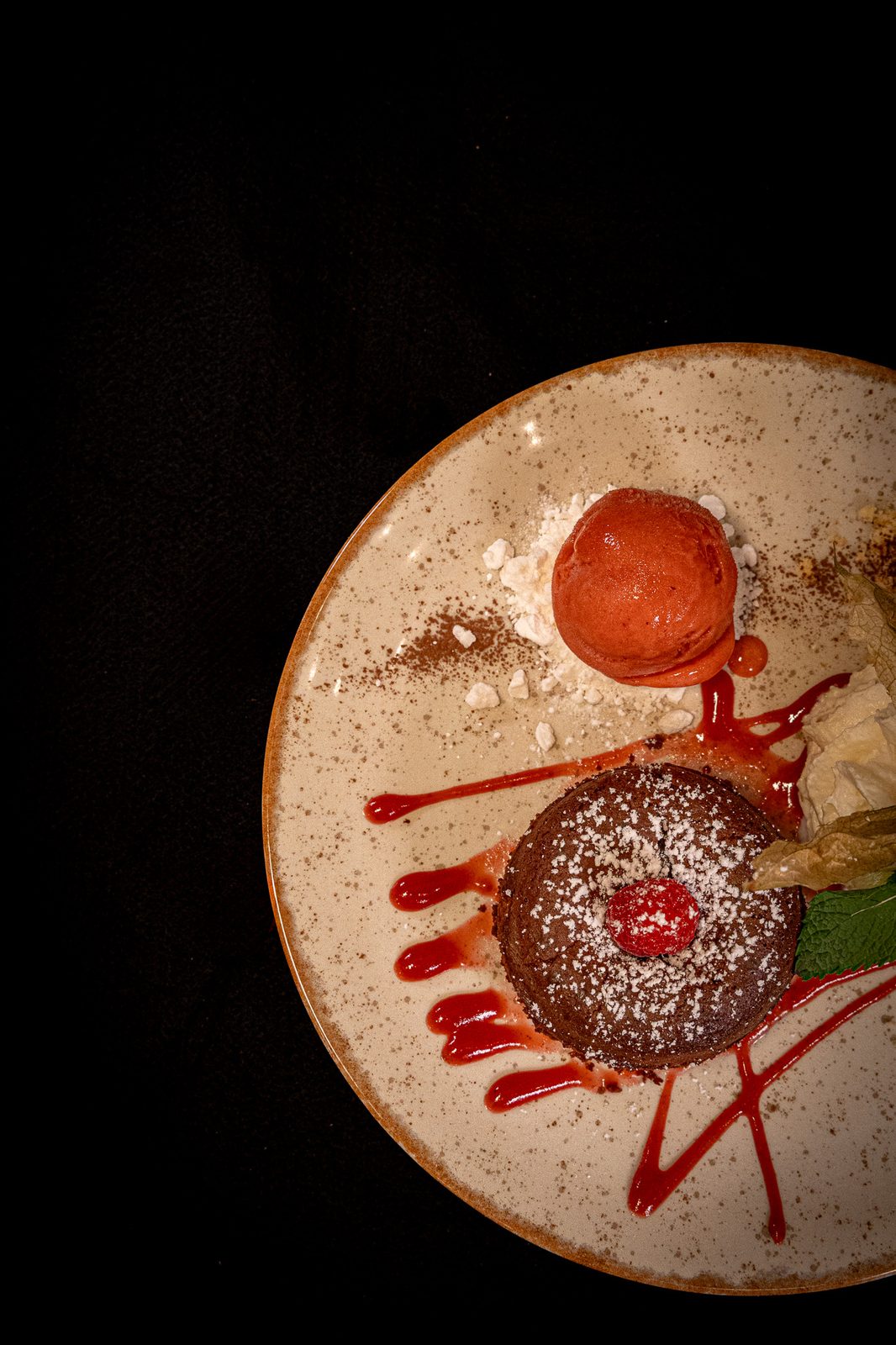 Moelleux au chocolat et glace fraise