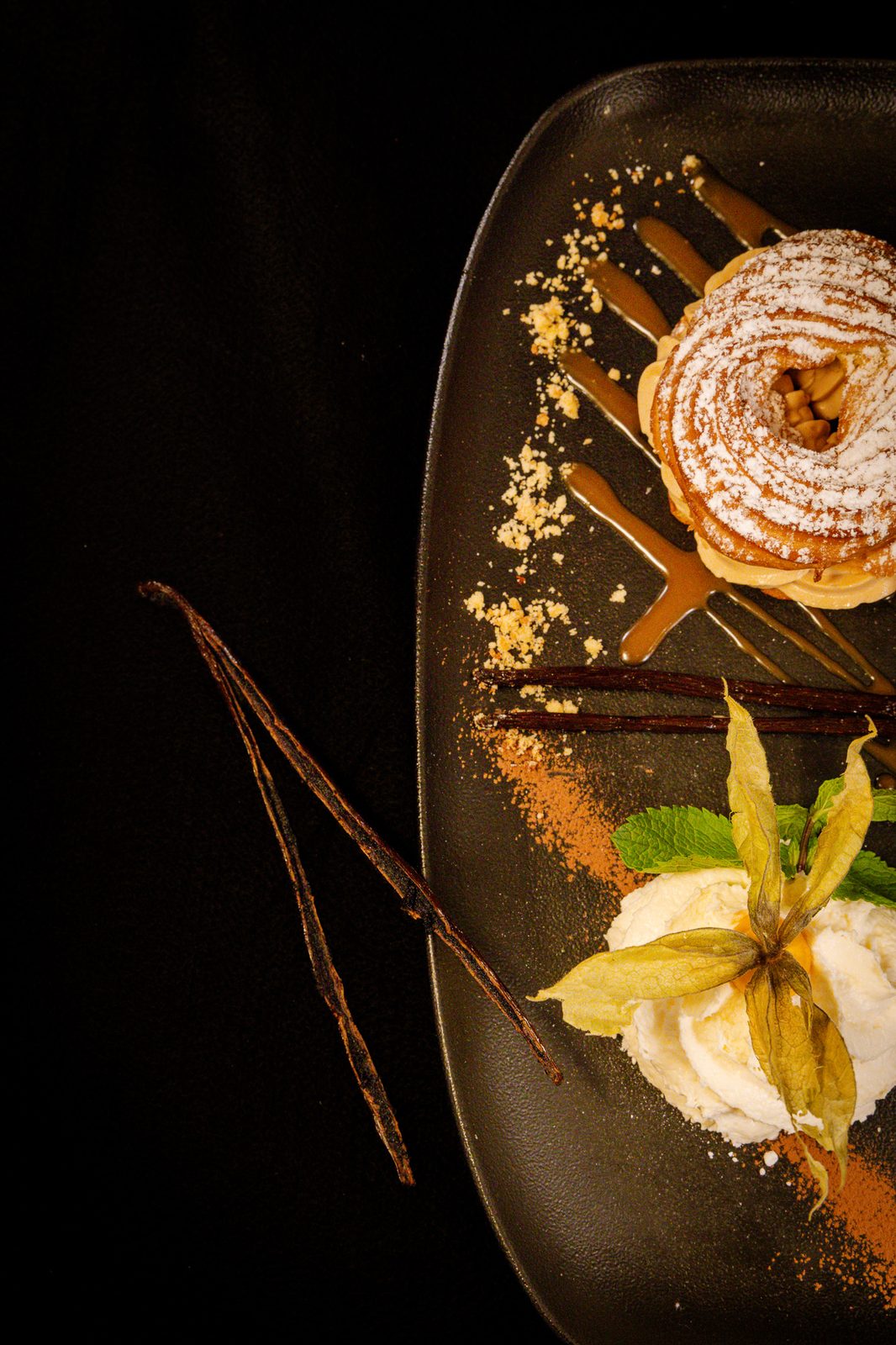 Paris-Brest et coulis de caramel